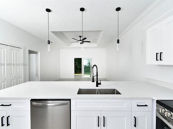 4th image of 2323 Unity Ave