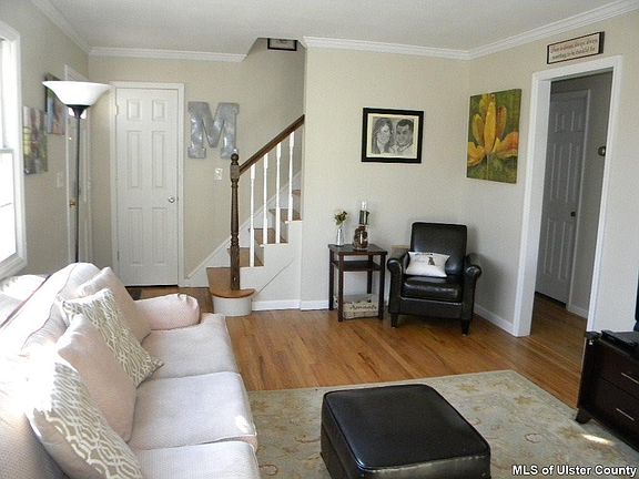 4th image of 19 Simmons Dr