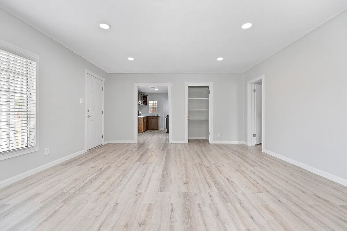 Building Photo - 705 Badgley Dr