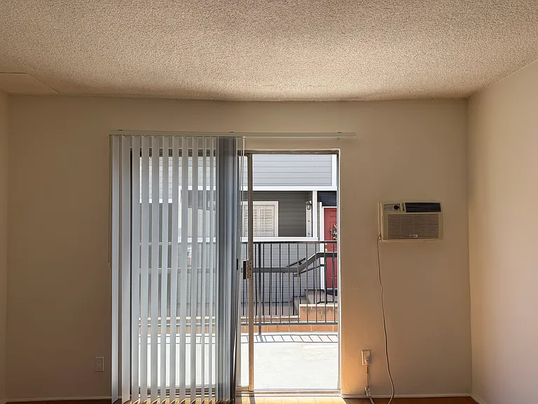 615 E Magnolia Blvd #D — Photo 13