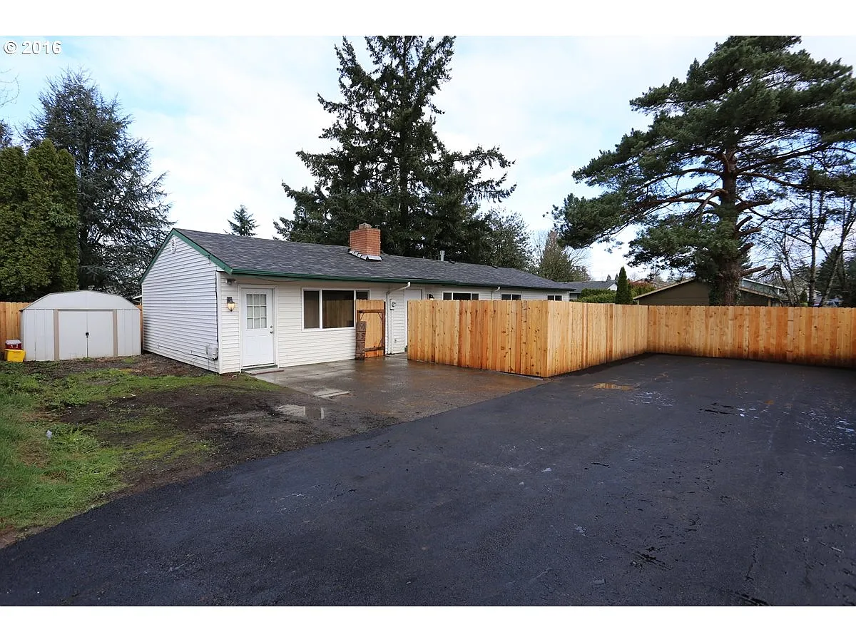 8823 SE Knapp St photo 1