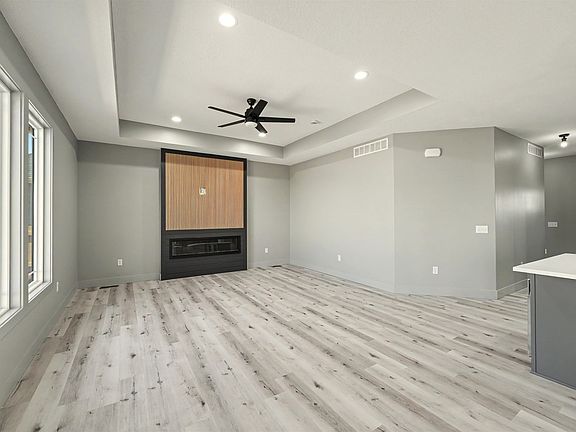5th image of 2824 Crystal Lake Dr