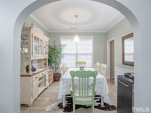 5th image of 103 Lake Valley Ln