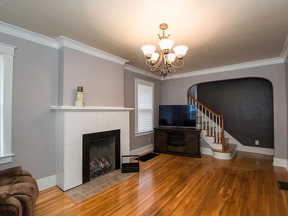 5th image of 2105 Summit St