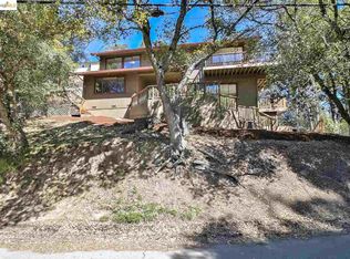 7120 Pinehaven Rd, Oakland, CA 94611