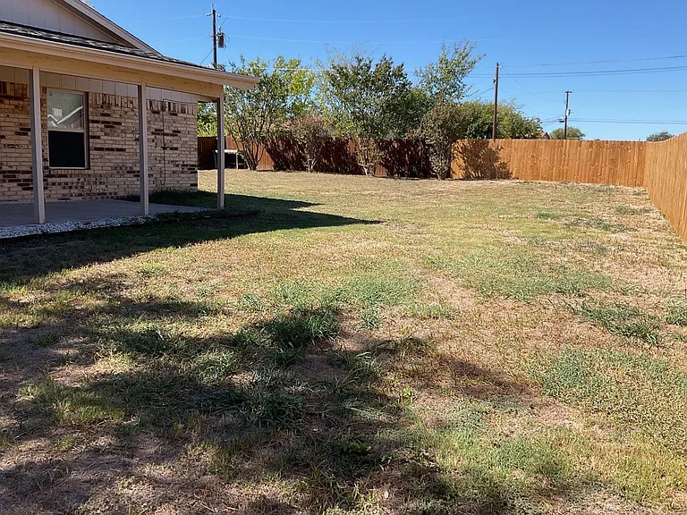 2301 Lago Trl — Photo 22