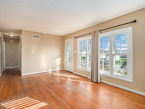 4th image of 604 E Edgar Ave