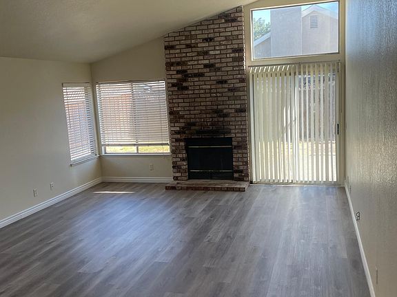 4th image of 706 Violet Ln
