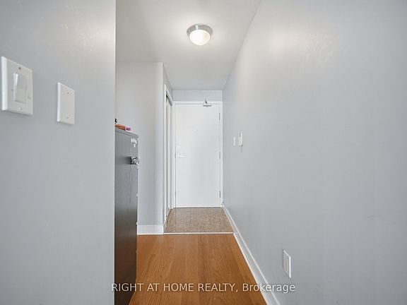 3rd image of 10 Navy Wharf Ct #2107