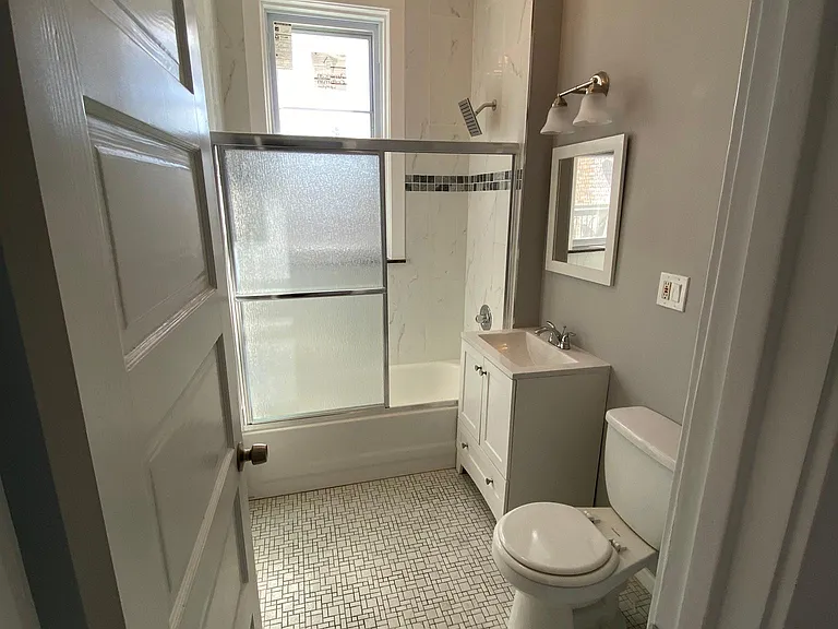 1131 W Wellington Ave #1R — Photo 12