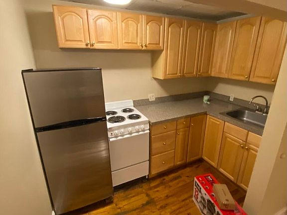 2nd image of 1436 Lombard St APT 3F