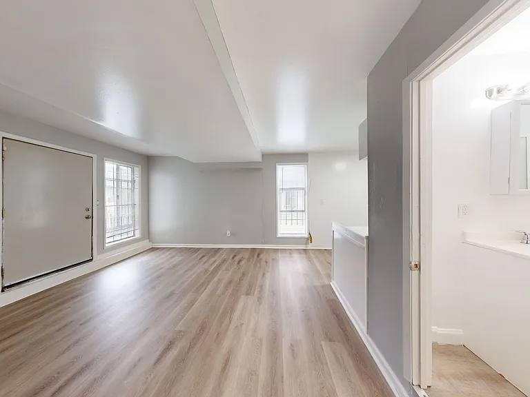 7036 MacArthur Blvd — Photo 8