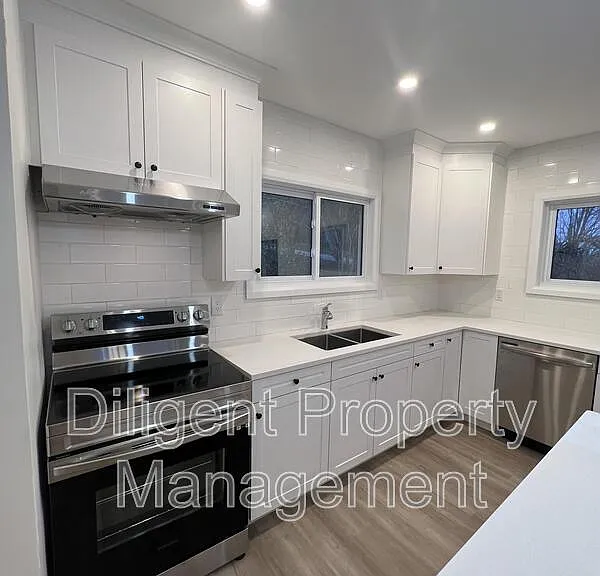 438 Bellevue St #UPPER — Photo 12