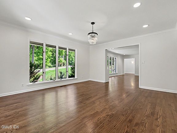 5th image of 300 Stanwich Rd