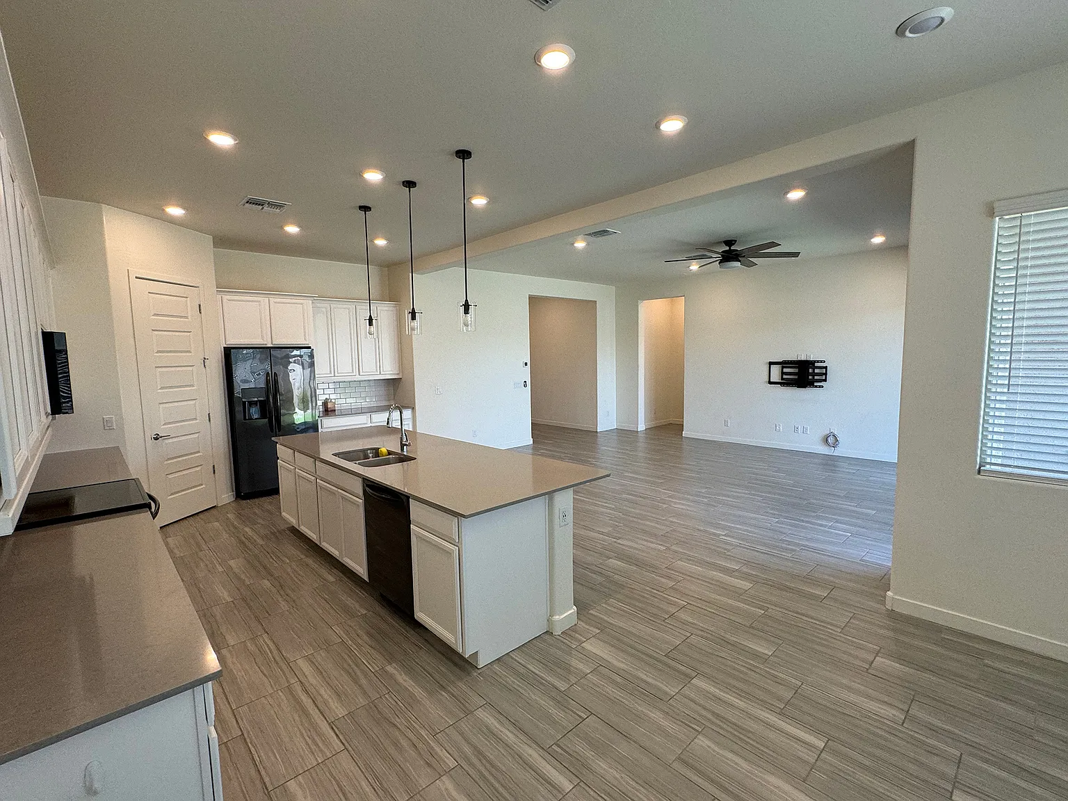 4 bed, 2646 sqft, $2,850 — Photo 4