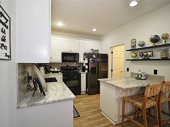 2nd image of 6 Liddy Ln