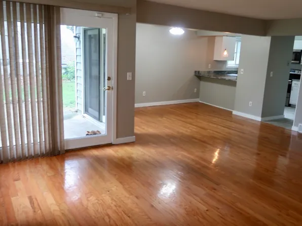 1448 Bobby Ln #9, Westlake, OH 44145