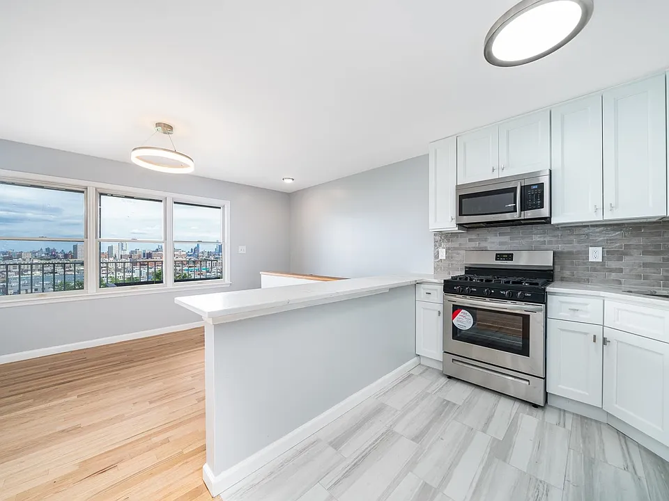 352 Ogden Ave