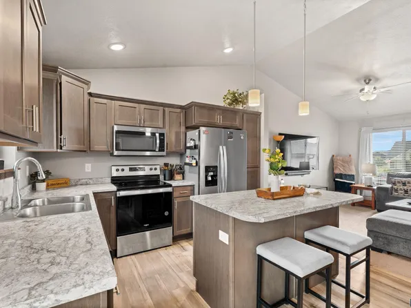 804 N Juniper St, Lennox, SD 57039