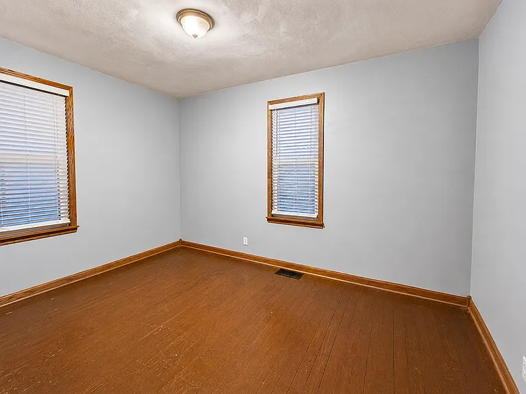 110 E Milligan St — Photo 14