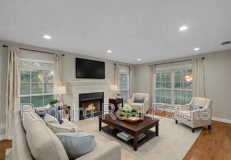 399 Clarkston Dr — Photo 4