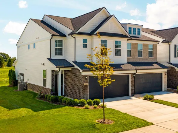 5543 E Spaniel Dr, Ann Arbor, MI 48108