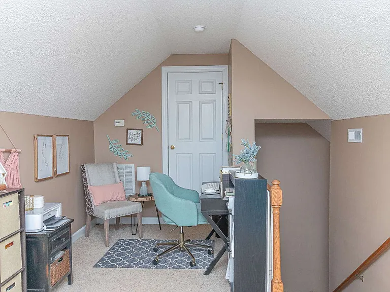 200 Ashworth Dr — Photo 18