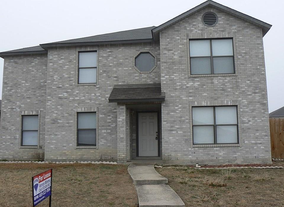 1st image of 320 Sandlewood Ln