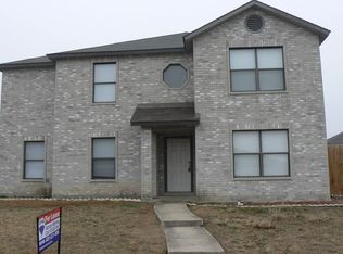 320 Sandlewood Ln, Cedar Hill, TX 75104