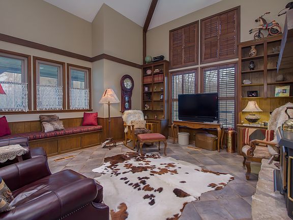 5th image of 11414 Mary Ln