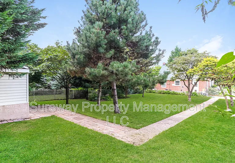 350 Larchwood Rd — Photo 20
