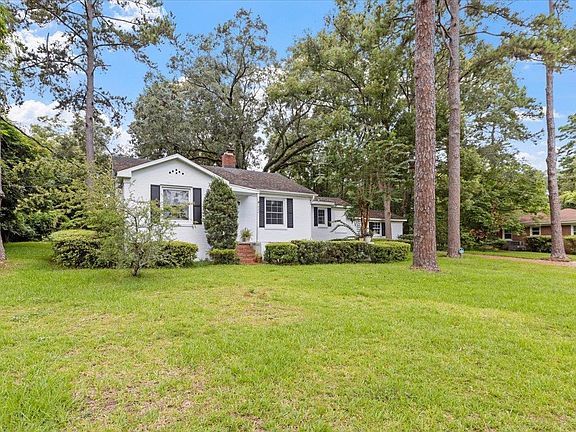 3rd image of 1924 Greenwood Dr