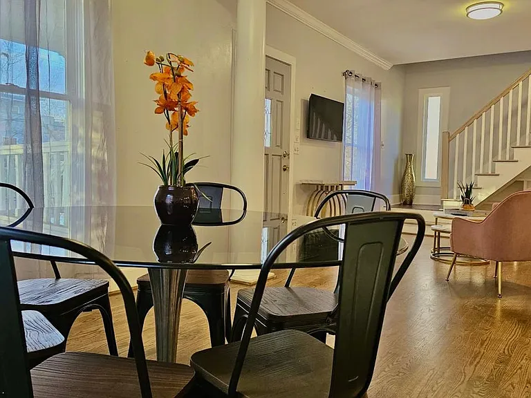 1179 Francis St NW — Photo 14