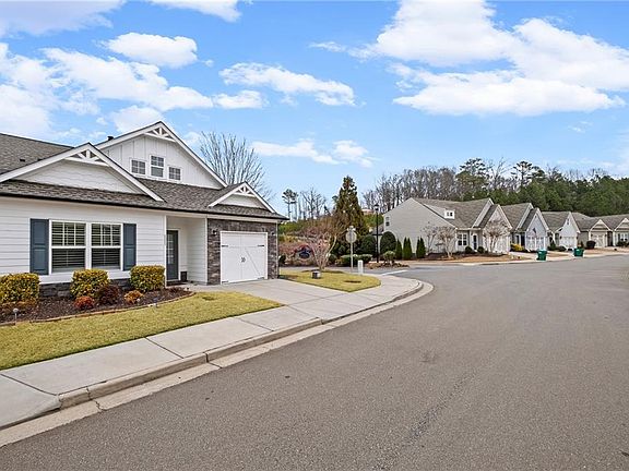 3rd image of 111 Point View Dr