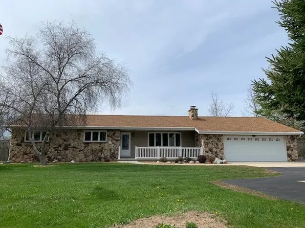 W5880 Panorama Dr, Fond Du Lac, WI 54937