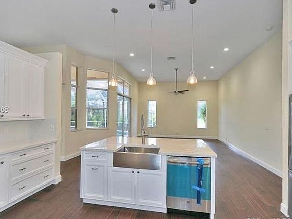 4th image of 7142 NW 67th Way