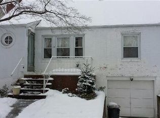 14 Hawthorne Ln, Valley Stream, NY 11581