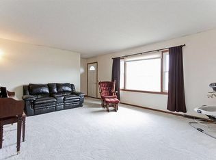 1403 Circle Dr, Vinton, IA 52349