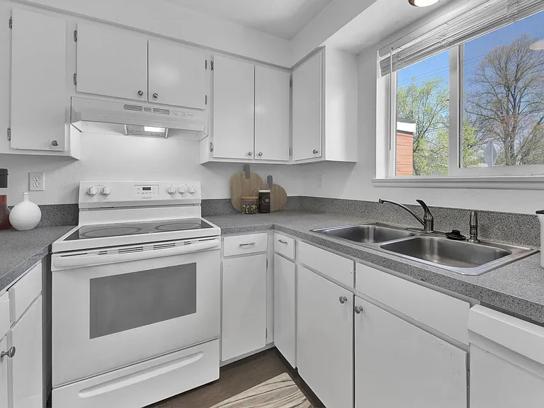 Grover Townhomes — Photo 14