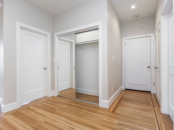 5th image of 3035 Baker St #2