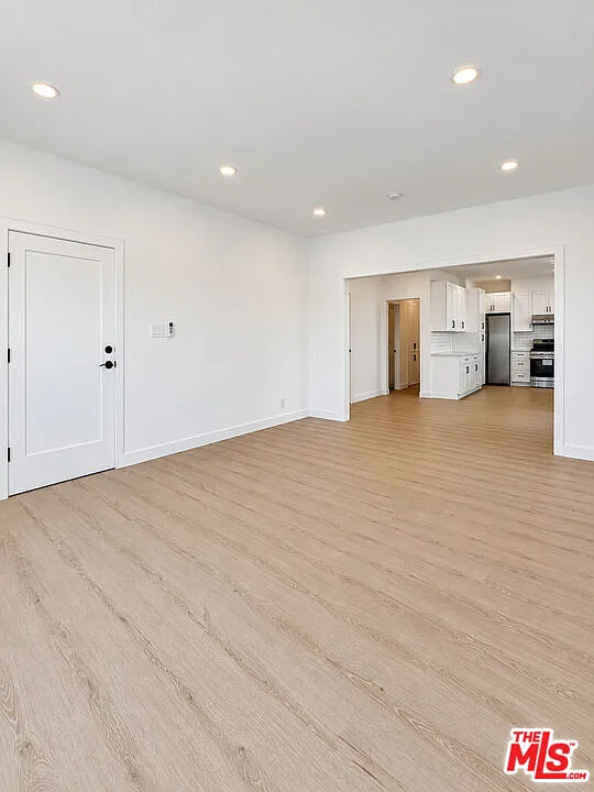 2 bed, 2.0 bath, 1300 sqft, $2,995 — Photo 2