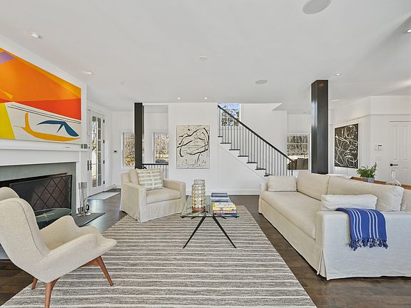 4th image of 27 Wainscott Stone Rd