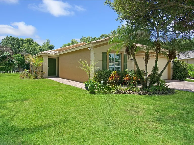 5603 SE Graham Dr — Photo 1