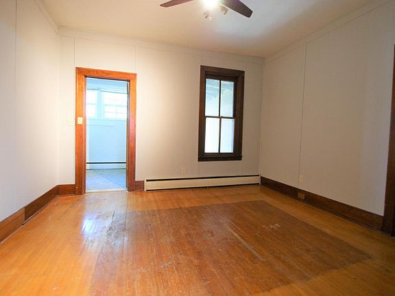 5th image of 805 10th St W APT 2