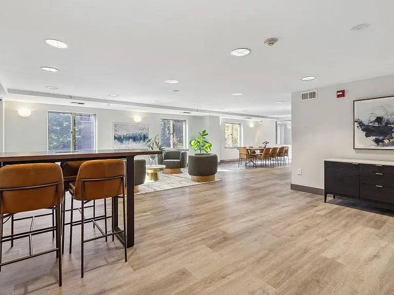 Sofi At 50 Forest — Photo 28