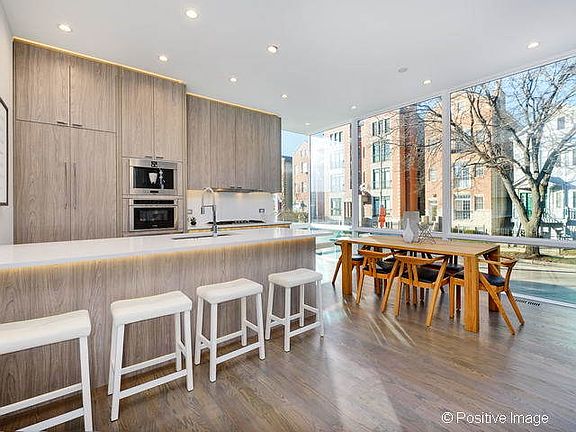 2nd image of 1947 W Diversey Pkwy #101