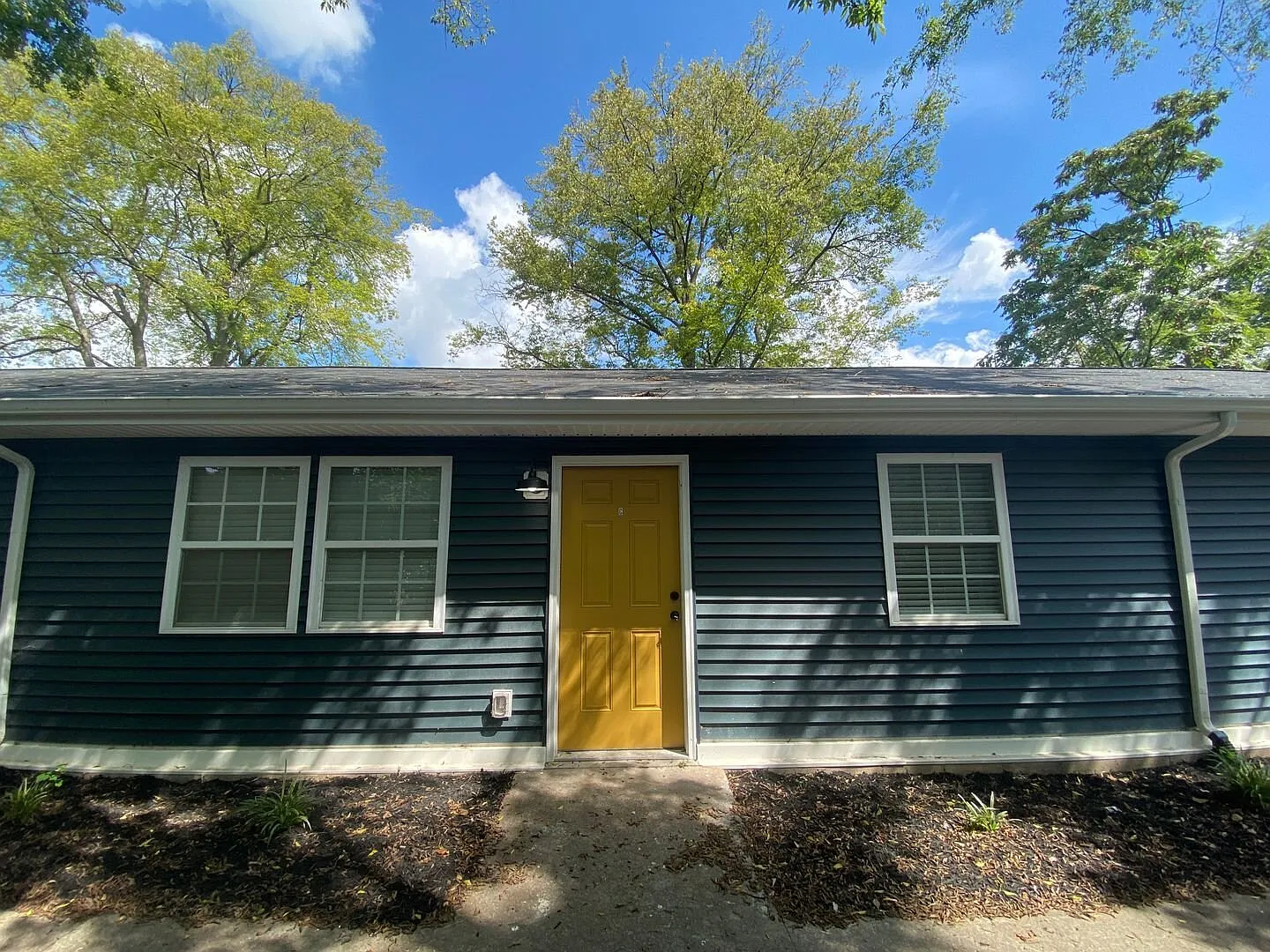 Completely Renovated / 2 Bedroom / 1 Bathroom / Onsite Parking / Private Fenced Patio / In Unit L... — Photo 1