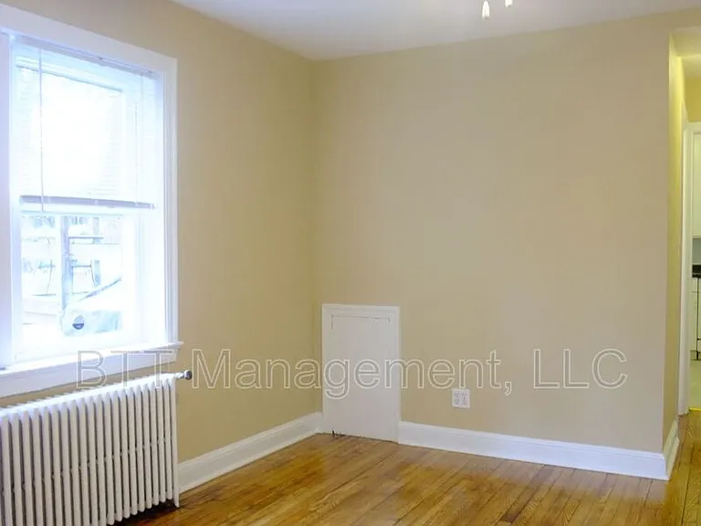 8405 Greenwood Ave #3 — Photo 3