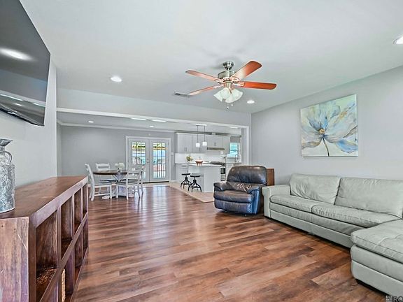 4th image of 38040 Mistletoe St