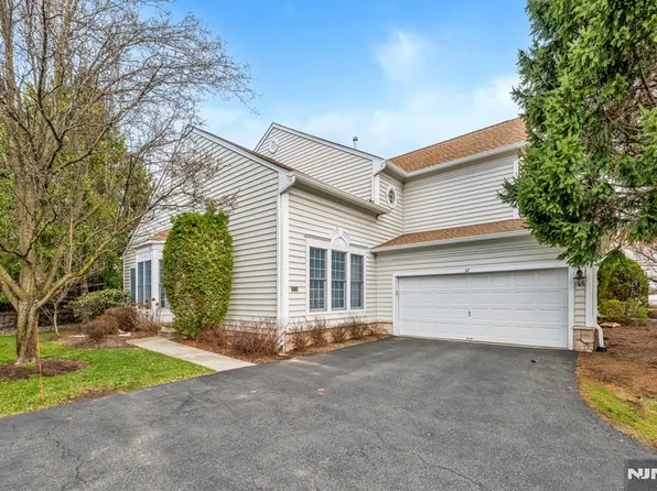 32 Thistle Dr, Paramus, NJ 07652